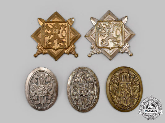 czechoslovakia,_i_republic._a_mixed_lot_of_cap_badges_076_m21_mnc9015_1_1