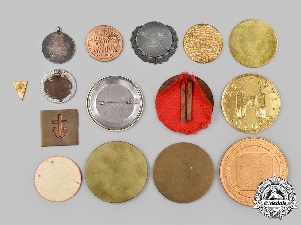 international._a_mixed_lot_of_commemorative_badges_and_table_medals_080_m21_mnc9019_1