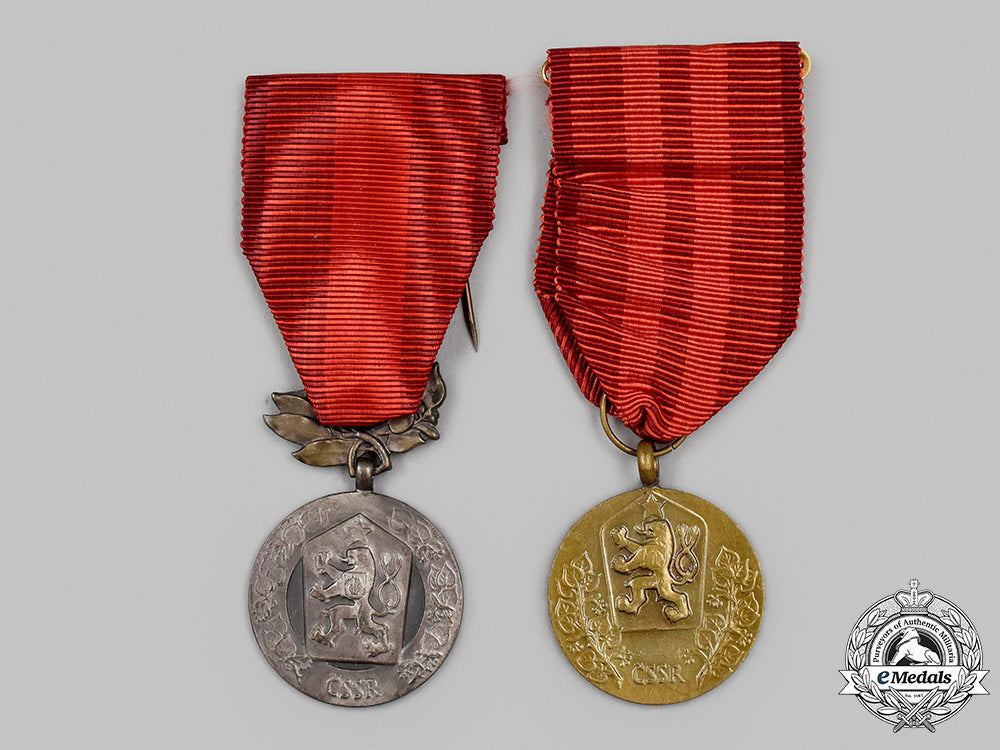 czechoslovakia,_socialist_republic._a_pair_of_medals,_with_case_and_documents,_to_karel_randák_083_m21_mnc9023_1