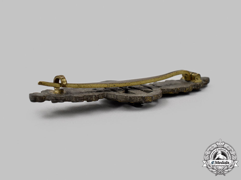 germany,_luftwaffe._a_short_range_day_fighter_clasp,_gold_grade,_by_g.h._osang_09_m21_mnc2969_1