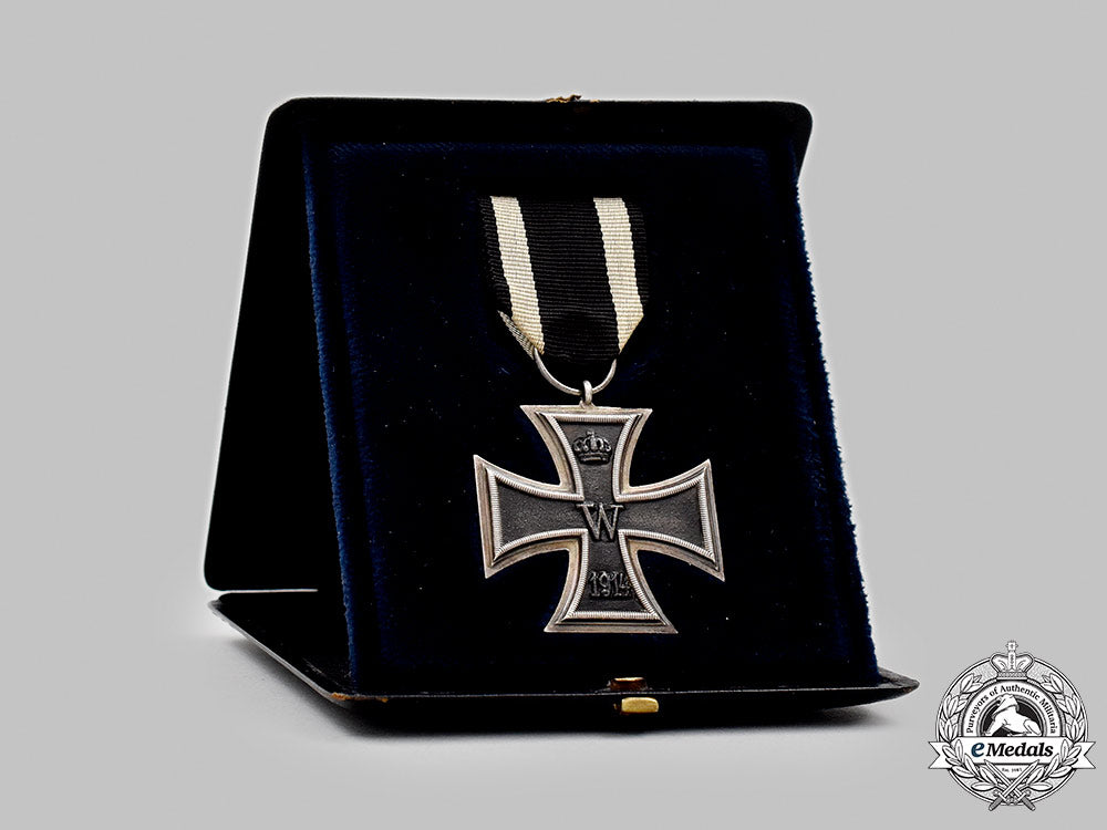 germany,_imperial._a1914_iron_cross_ii_class_with_customized_display_case_09_m21_mnc8380