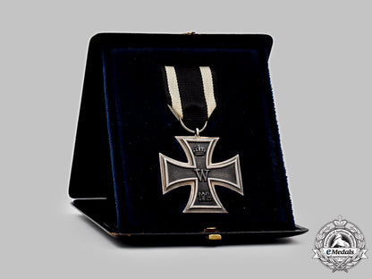 germany,_imperial._a1914_iron_cross_ii_class_with_customized_display_case_09_m21_mnc8380