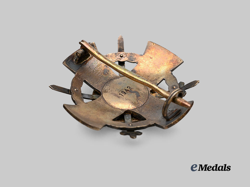 hungary,_kingdom._an_order_of_the_holy_crown,_officer_with_swords_and_war_decoration,_c.1943_e_medals__e_u24368_5