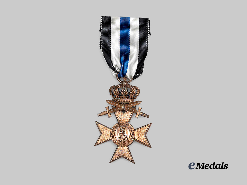 bavaria,_kingdom._a_military_merit_cross,_i_i_i_class_with_swords,_crown,_and_case,_by_jacob_leser_e_medals__g62821_7