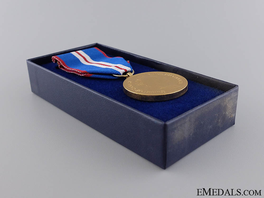 queen_elizabeth_ii_golden_jubilee_medal1952-2002_0a.jpg5423132e76826