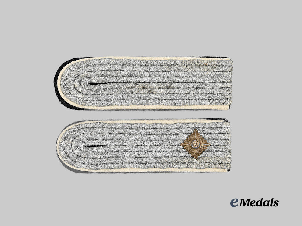 germany,_s_s._a_pair_of_waffen-_s_s_infantry_shoulder_boards_for_officer_ranks_e_medals__g62978_2