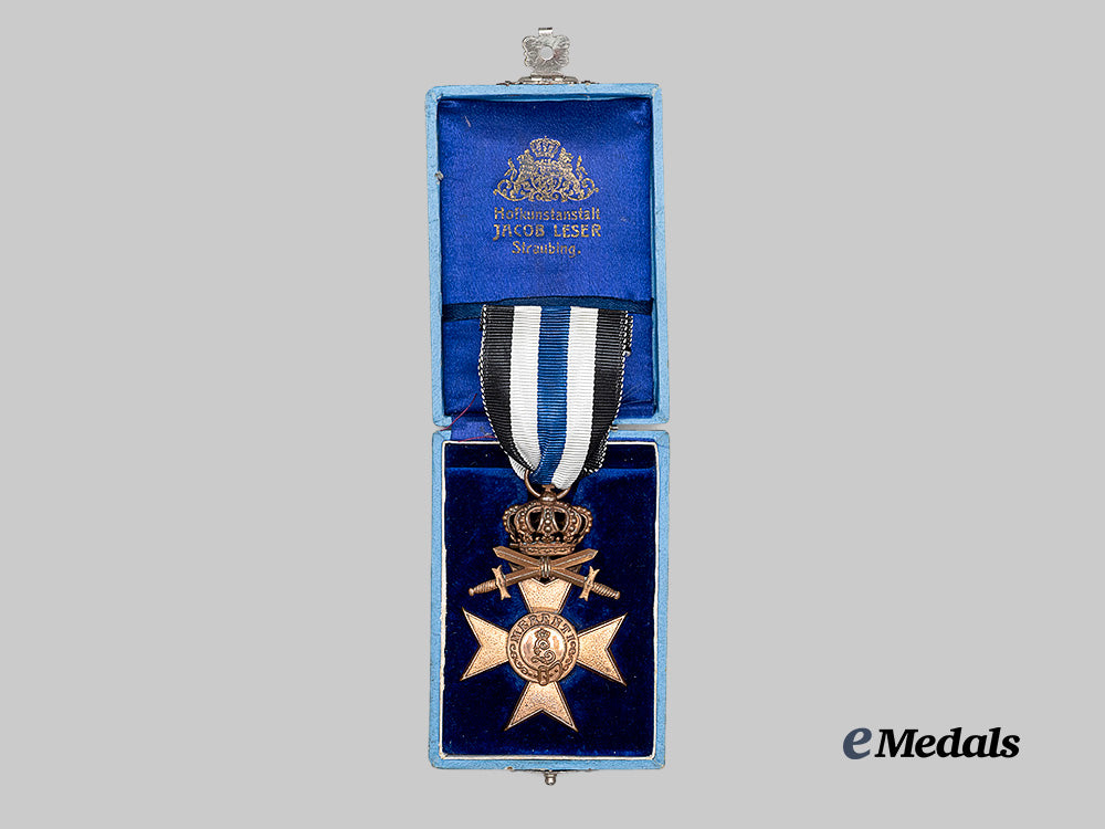 bavaria,_kingdom._a_military_merit_cross,_i_i_i_class_with_swords,_crown,_and_case,_by_jacob_leser_e_medals__g62821_4