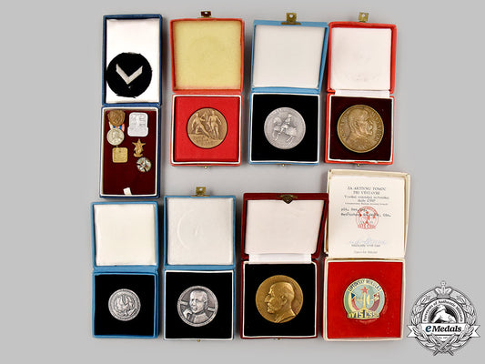 slovakia_and_czechoslovakia._a_mixed_lot_of_decorations&_table_medals_103_m21_mnc9044