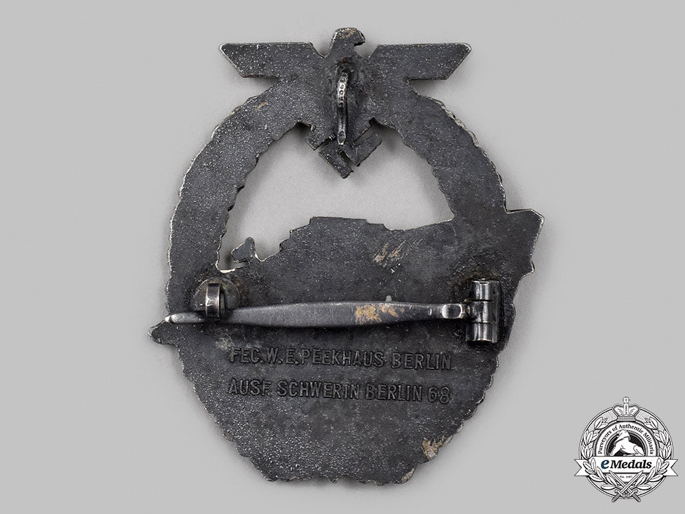germany,_kriegsmarine._an_e-_boat_war_badge,_type_ii,_by_schwerin_107_m21_mnc9683_1_1