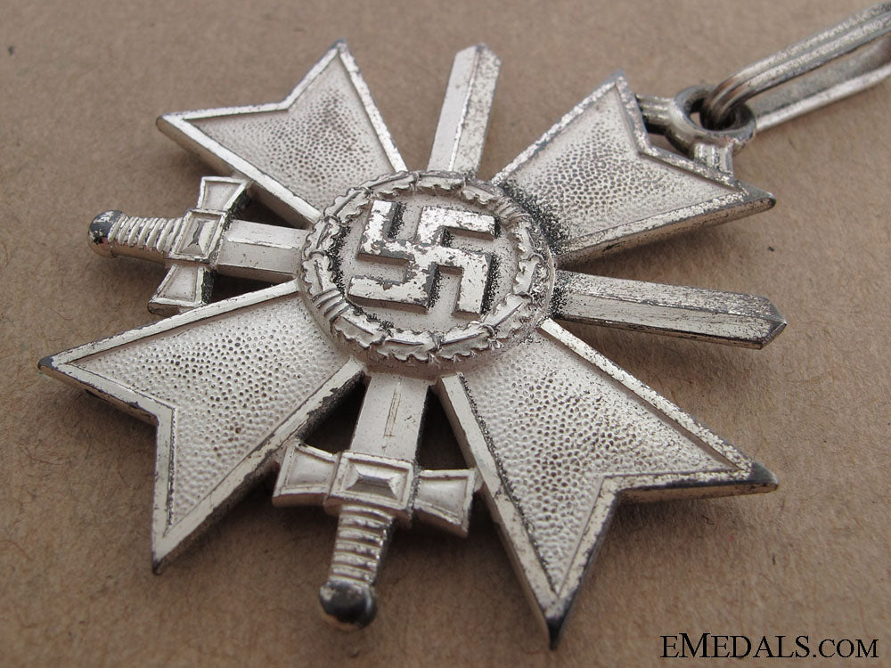 knight’s_cross_of_the_war_merit_cross_by_deschler_10.jpg51b72819ecd4a