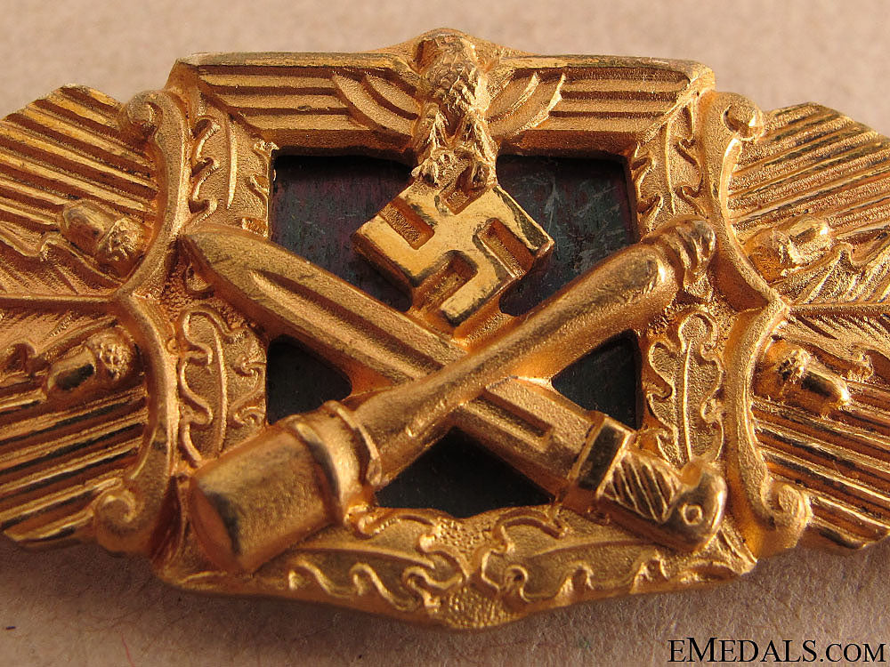 ultra_rare_gold_presentation_close_combat_clasp_10.jpg51683af929e5a