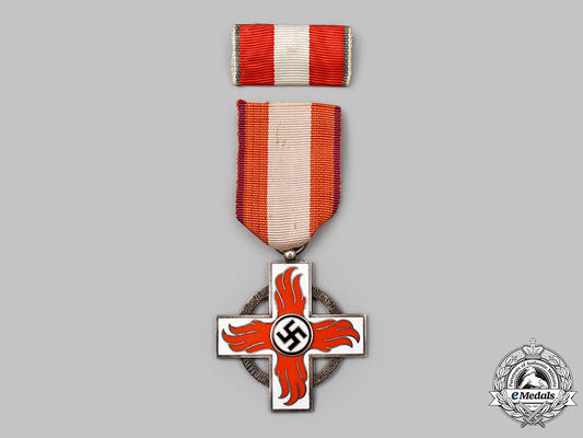 germany,_third_reich._a_fire_brigade_honor_badge,_ii_class,_with_clasp_117_m21_mnc9694_1