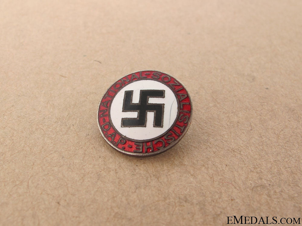 an_early_nsdap_membership_badge_119.jpg50e71f28405bc