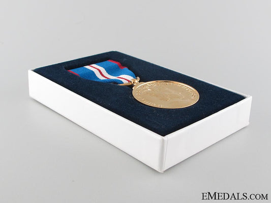 queen_elizabeth_ii's_golden_jubilee_medal2002_11.jpg531b5741e9ad2