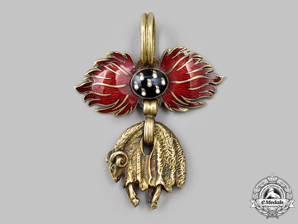 austria,_empire._an_order_of_the_golden_fleece,_decoration_for_field_uniform,_collector's_copy_11_m21_mnc4671