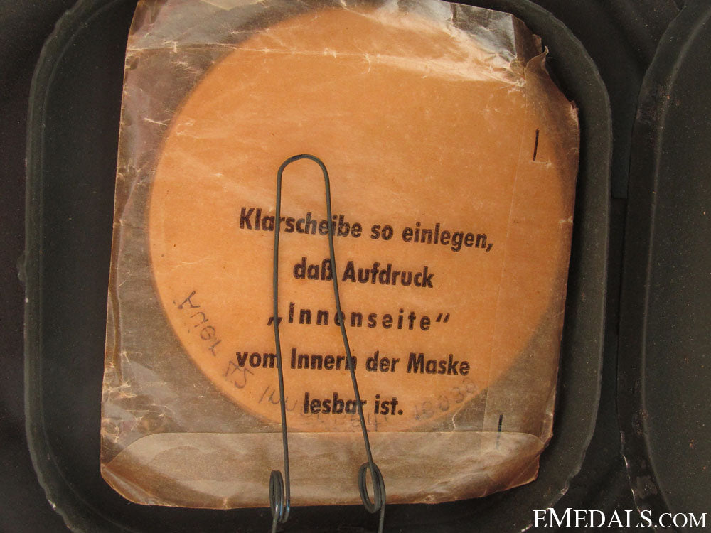 wwii_german_m30_gas_mask_12.jpg515076a300142