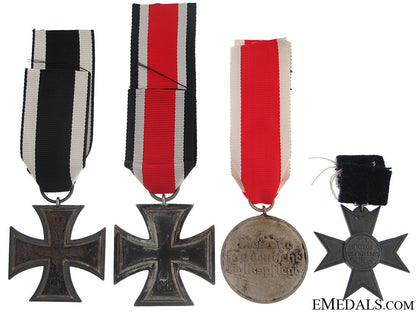 four_german_wwii_awards_13.jpg51129a72e1caa