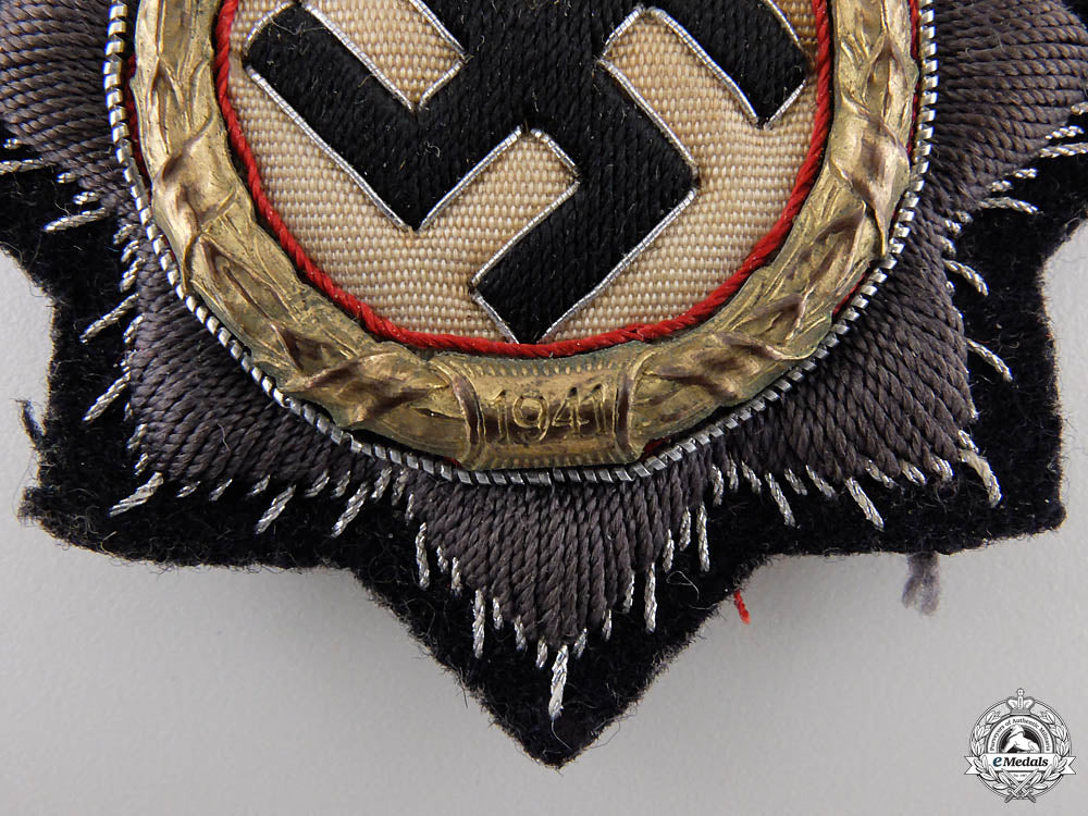a_kriegsmarine_german_cross_in_gold,_cloth_version_13.jpg553bb24ec3fe4