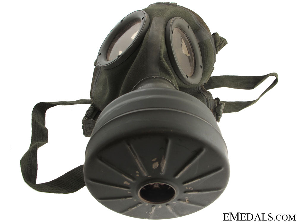wwii_german_m30_gas_mask_13.jpg515076a88afc3