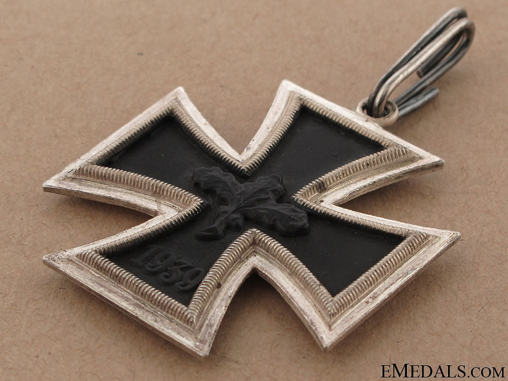 knight's_cross_of_the_iron_cross1939-1957_issue_142.jpg5097eea99a4df