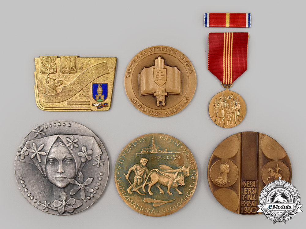 czechoslovakia,_socialist_republic._a_mixed_lot_of_cased_decorations_and_table_medals_143_m21_mnc9114_1_1_1