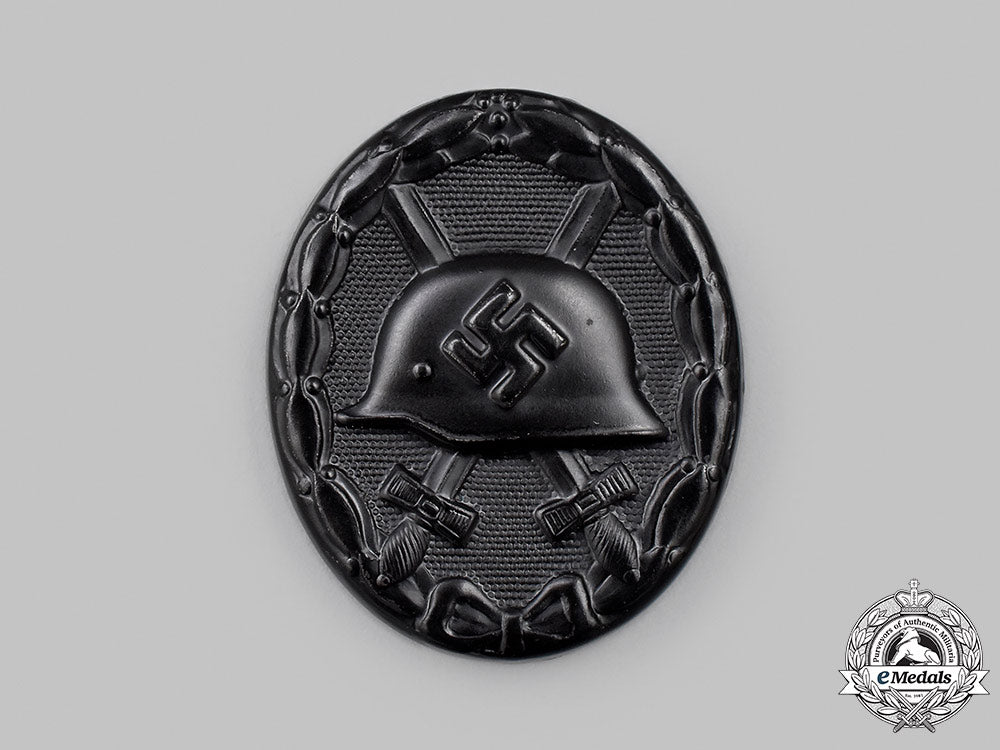 germany,_third_reich._a_pair_of_badges_14_m21_mnc4885