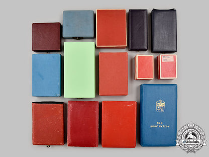 international._a_mixed_lot_of_award_cases_152_m21_mnc9123_1