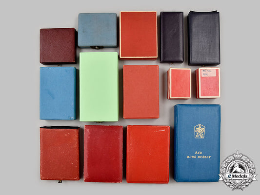 international._a_mixed_lot_of_award_cases_152_m21_mnc9123_1