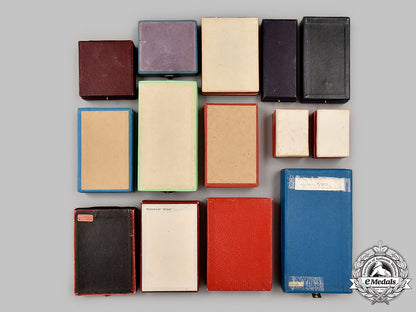 international._a_mixed_lot_of_award_cases_154_m21_mnc9124_1