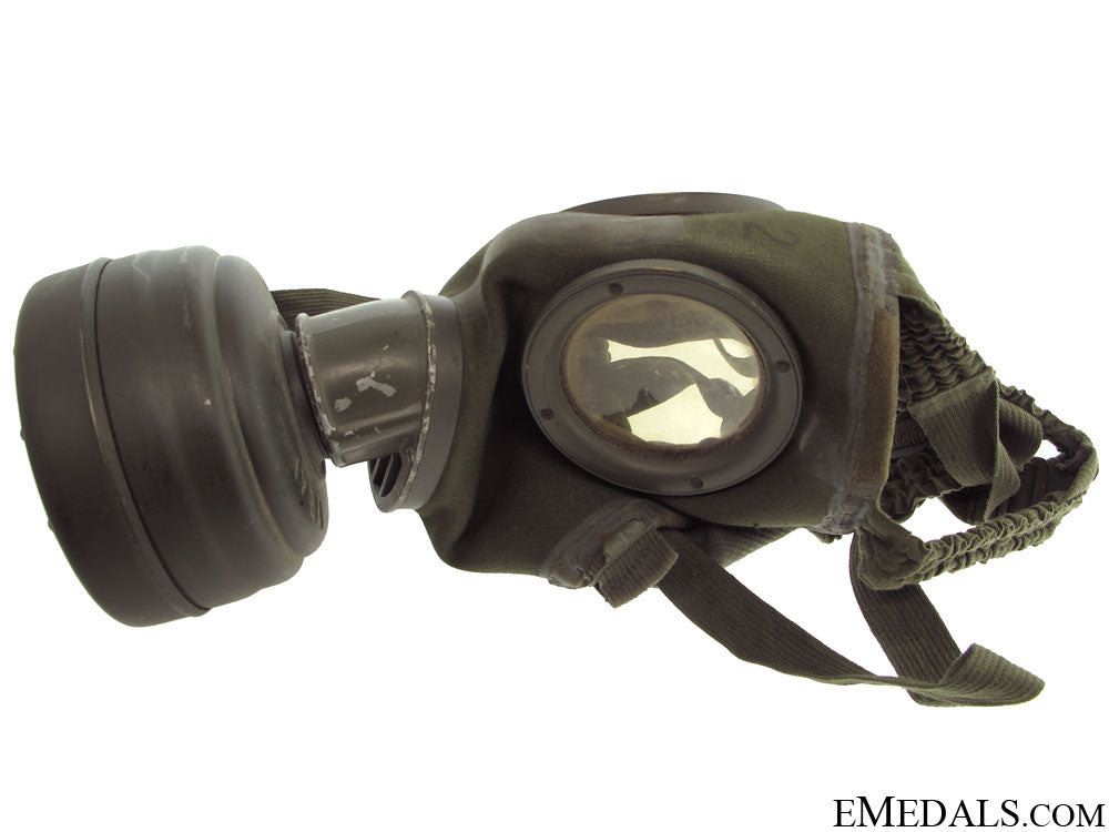 wwii_german_m30_gas_mask_15.jpg515076b45e1fb