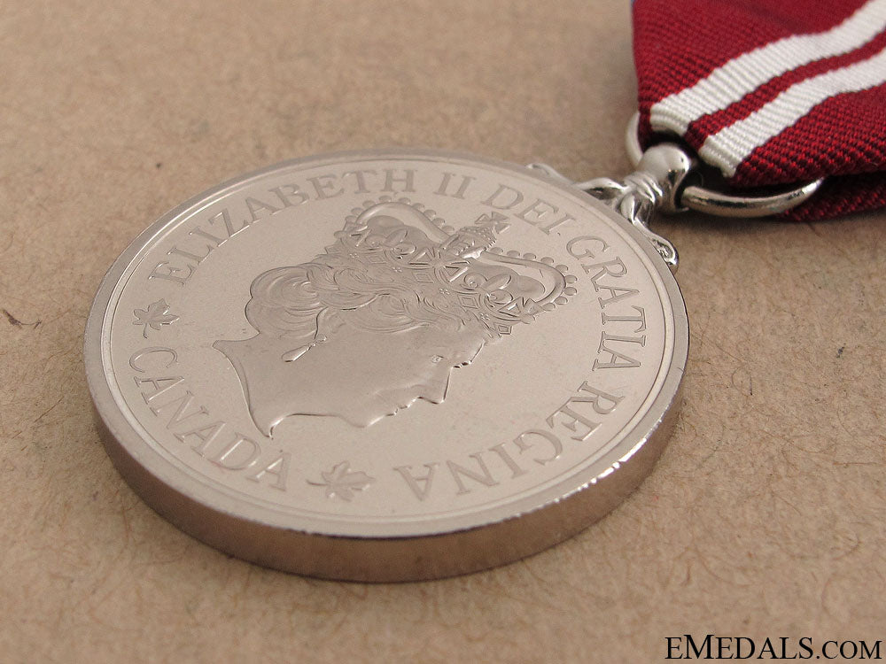 queen_elizabeth_ii_diamond_jubilee_medal_15.jpg51c30e8f6daac