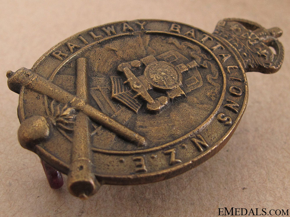 wwi_nz_railway_engineer_battalion_cap_badge_15.jpg51a9f75fc7bb8