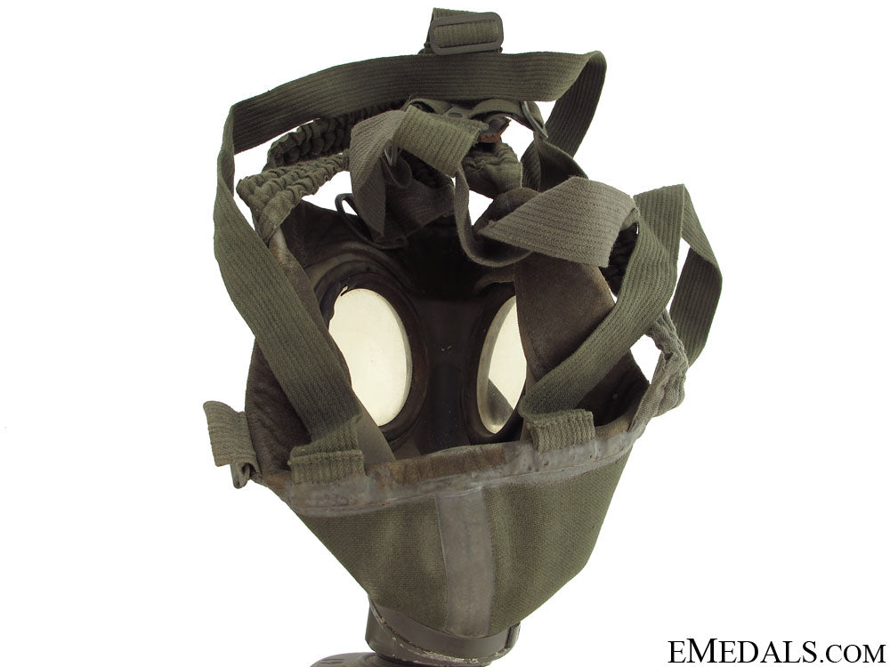 wwii_german_m30_gas_mask_16.jpg515076bc6d704