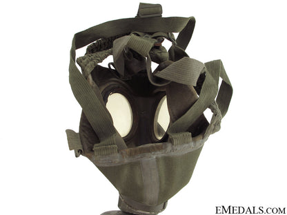 wwii_german_m30_gas_mask_16.jpg515076bc6d704