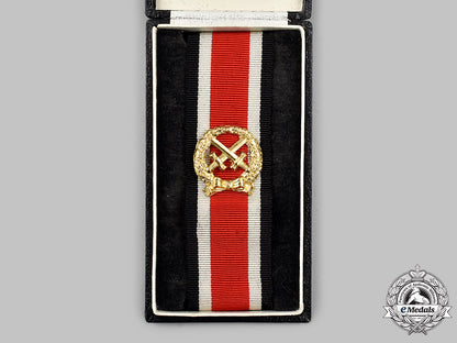 germany,_federal_republic._an_honour_roll_clasp,1957_version_with_case,_by_hans_brüggemann_16_m21_mnc7560