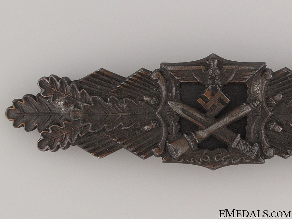 close_combat_clasp-_bronze_by_jfs_171.jpg52613f767dfb4