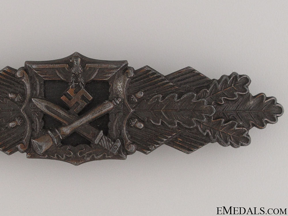 close_combat_clasp-_bronze_by_jfs_172.jpg52613f7baa28d