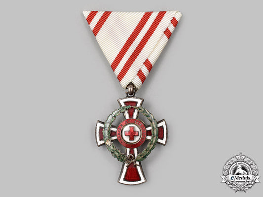 austria,_empire._an_honour_decoration_of_the_red_cross1914-1918,_ii_class_with_war_decoration,_c.1915_17_m21_mnc2326