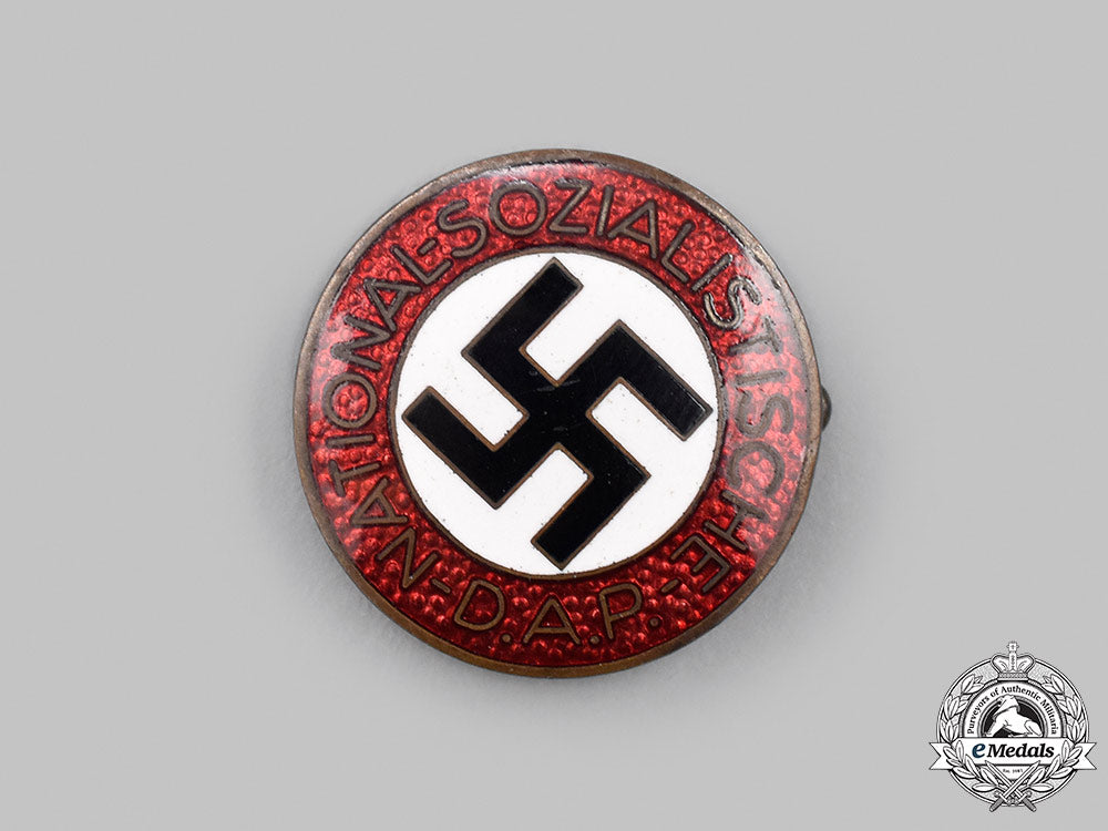germany,_third_reich._a_pair_of_badges_17_m21_mnc4888