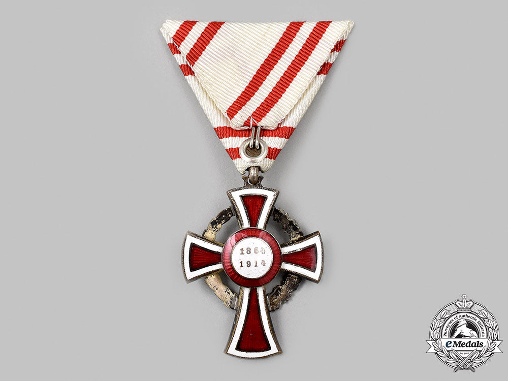 austria,_empire._an_honour_decoration_of_the_red_cross1914-1918,_ii_class_with_war_decoration,_c.1915_18_m21_mnc2331