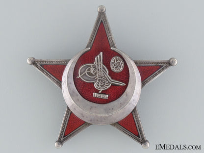 1915_campaign_star(_iron_crescent)_in_silver_by_b.b.&_co_1915_campaign_st_535eb9f5e82af