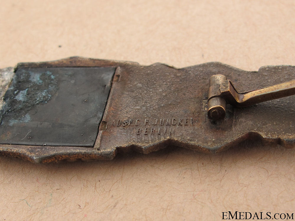 close_combat_clasp–_juncker_19__2_