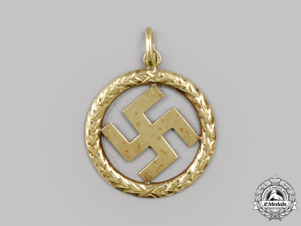 germany,_third_reich._a_swastika_pendant_19_m21_mnc0980