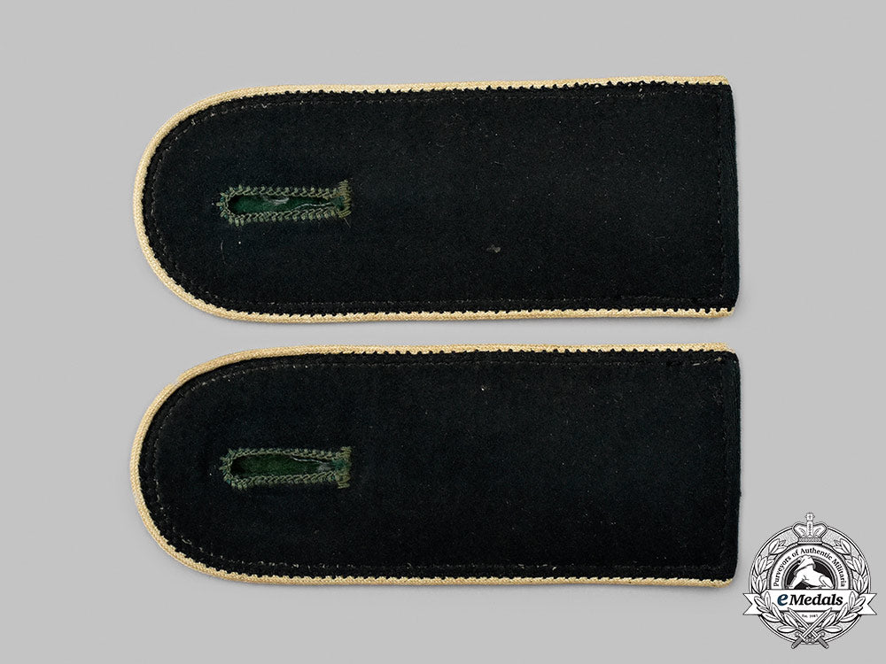 germany,_heer._a_set_of_heer_infantry_enlisted_personnel_shoulder_straps_19_m21_mnc2266_1