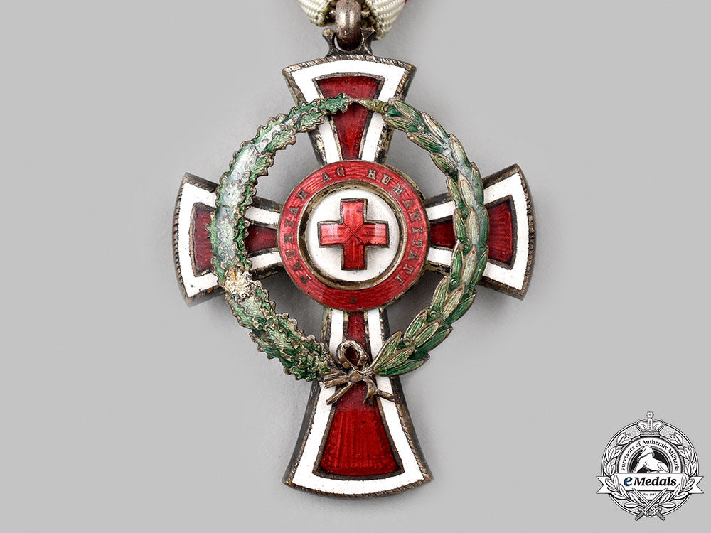 austria,_empire._an_honour_decoration_of_the_red_cross1914-1918,_ii_class_with_war_decoration,_c.1915_19_m21_mnc2328