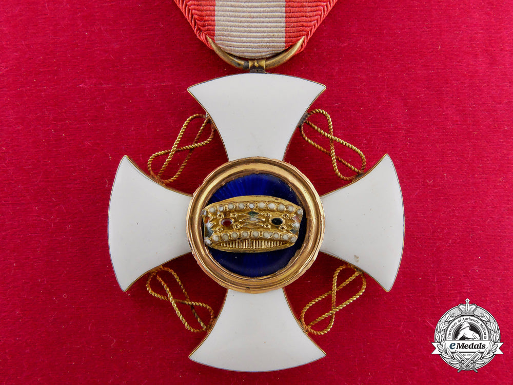 italy,_kingdom._an_order_of_the_crown_in_gold,_v_class_with_case_19a_1