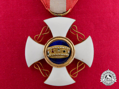 italy,_kingdom._an_order_of_the_crown_in_gold,_v_class_with_case_19a_1
