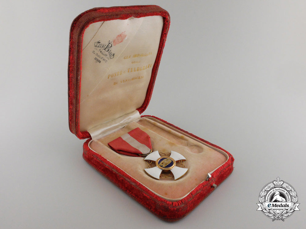 italy,_kingdom._an_order_of_the_crown_in_gold,_v_class_with_case_19c_1