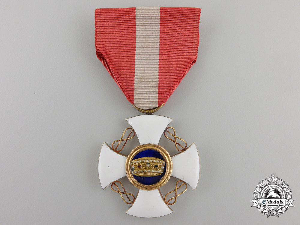 italy,_kingdom._an_order_of_the_crown_in_gold,_v_class_with_case_19d_1