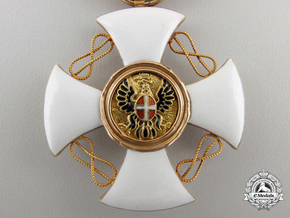 italy,_kingdom._an_order_of_the_crown_in_gold,_v_class_with_case_19f_1